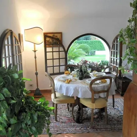 Solcio Sleeps 6 Air Con Wifi فيلة